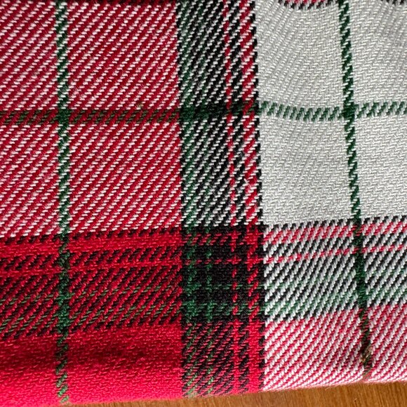 NWT Sur La Table Holiday Red/Green/White Tartan Plaid Table Runner 16" x 108" - Picture 2 of 6